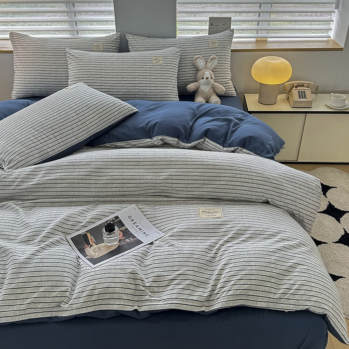 91家纺网 家纺一手货源 找家纺 优纤家纺 2025新款简约亲肤四件套床单床笠学生三件套-格子条纹系列 白条蓝