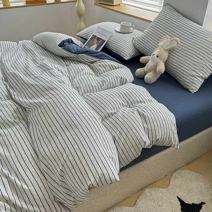 91家纺网 家纺一手货源 找家纺 优纤家纺 2025新款简约亲肤四件套床单床笠学生三件套-格子条纹系列 白条蓝