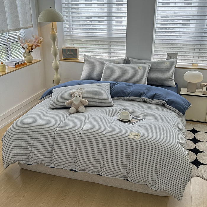 91家纺网 家纺一手货源 找家纺 优纤家纺 2025新款简约亲肤四件套床单床笠学生三件套-格子条纹系列 白条蓝