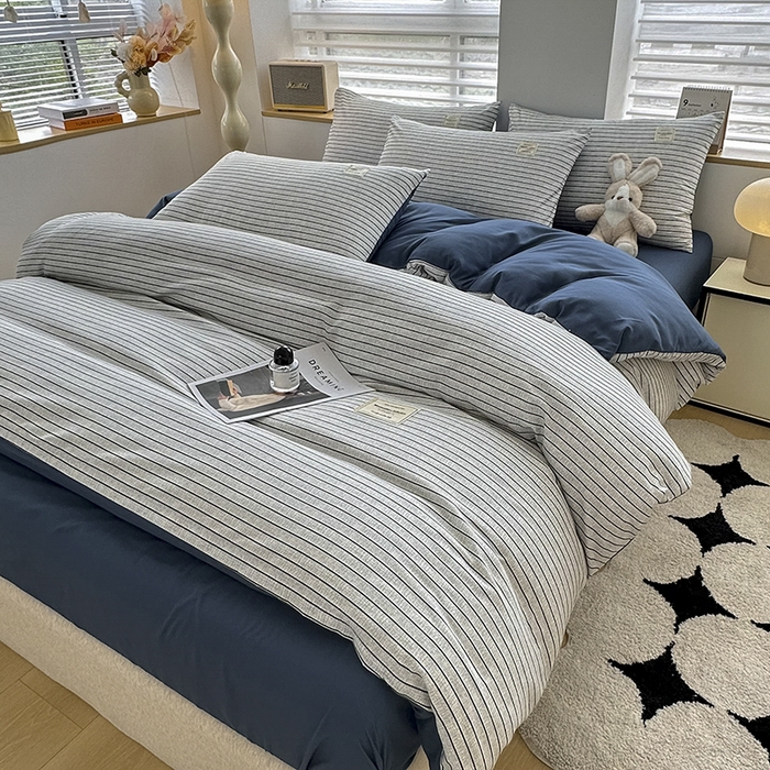 91家纺网 家纺一手货源 找家纺 优纤家纺 2025新款简约亲肤四件套床单床笠学生三件套-格子条纹系列 白条蓝