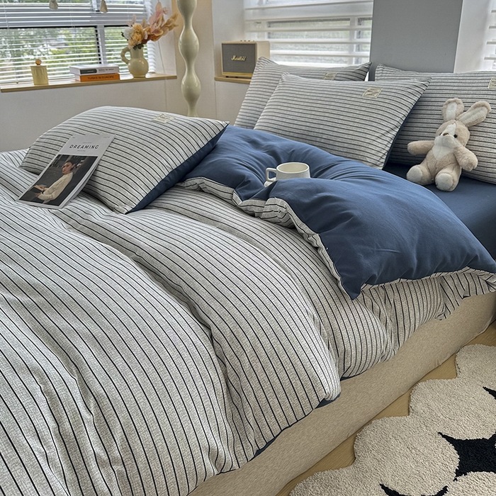 91家纺网 家纺一手货源 找家纺 优纤家纺 2025新款简约亲肤四件套床单床笠学生三件套-格子条纹系列 白条蓝