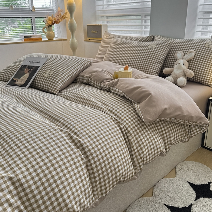 91家纺网 家纺一手货源 找家纺 优纤家纺 2025新款简约亲肤四件套床单床笠学生三件套-格子条纹系列 米小格
