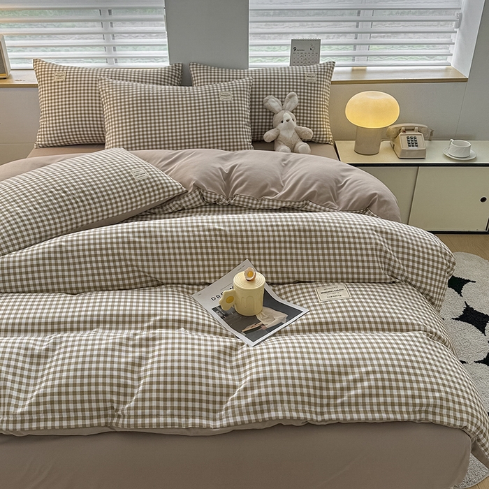 91家纺网 家纺一手货源 找家纺 优纤家纺 2025新款简约亲肤四件套床单床笠学生三件套-格子条纹系列 米小格