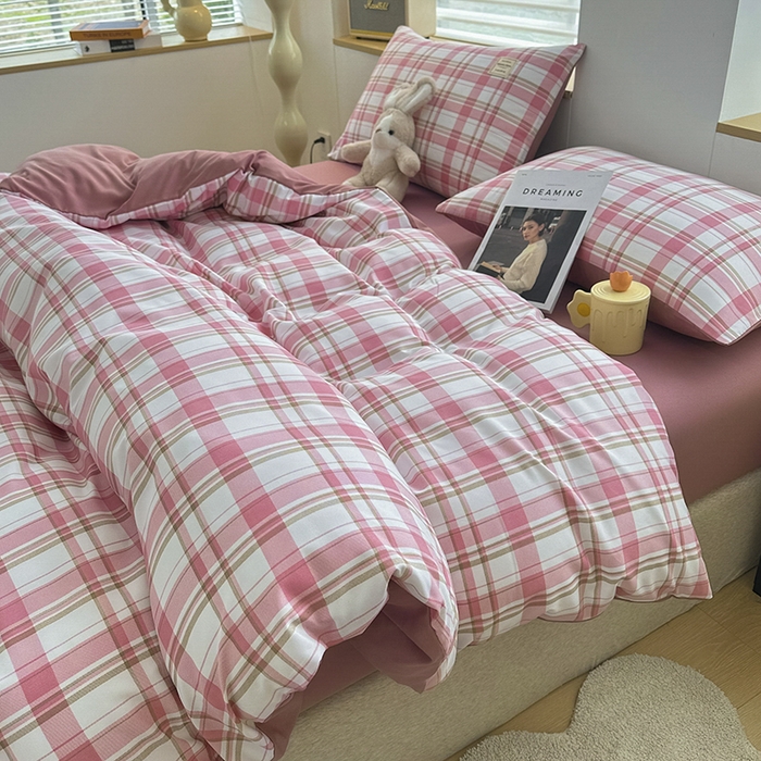 优纤家纺 2025新款简约亲肤四件套床单床笠学生三件套-格子条纹系列 草莓格