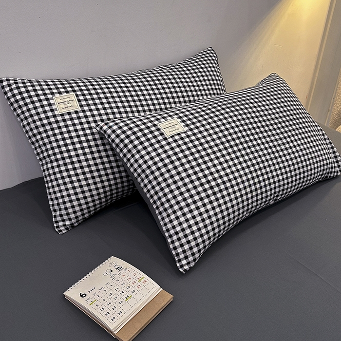 91家纺网 家纺一手货源 找家纺 优纤家纺 2025新款简约亲肤四件套床单床笠学生三件套-格子条纹系列 黑白小格