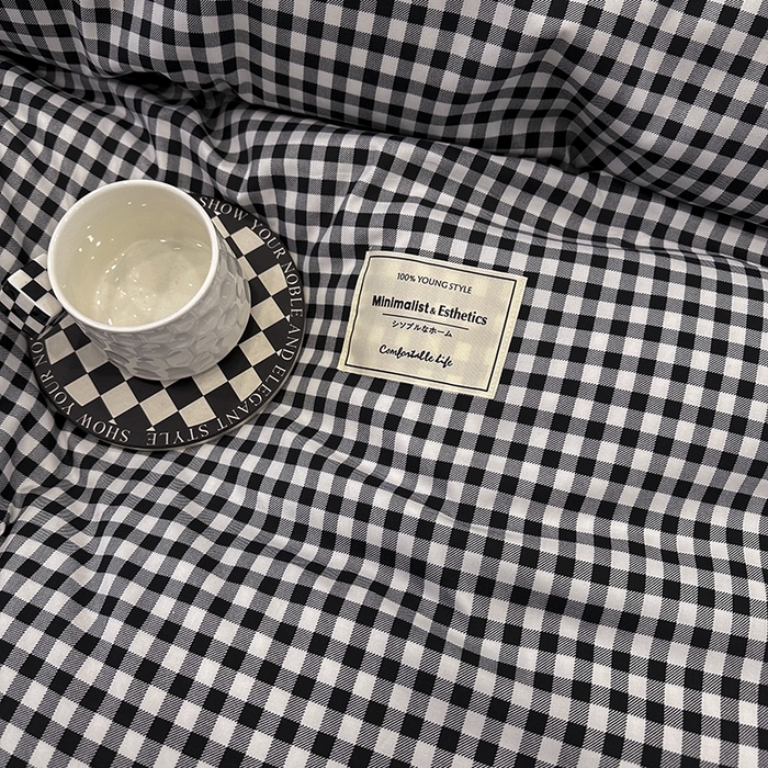 91家纺网 家纺一手货源 找家纺 优纤家纺 2025新款简约亲肤四件套床单床笠学生三件套-格子条纹系列 黑白小格