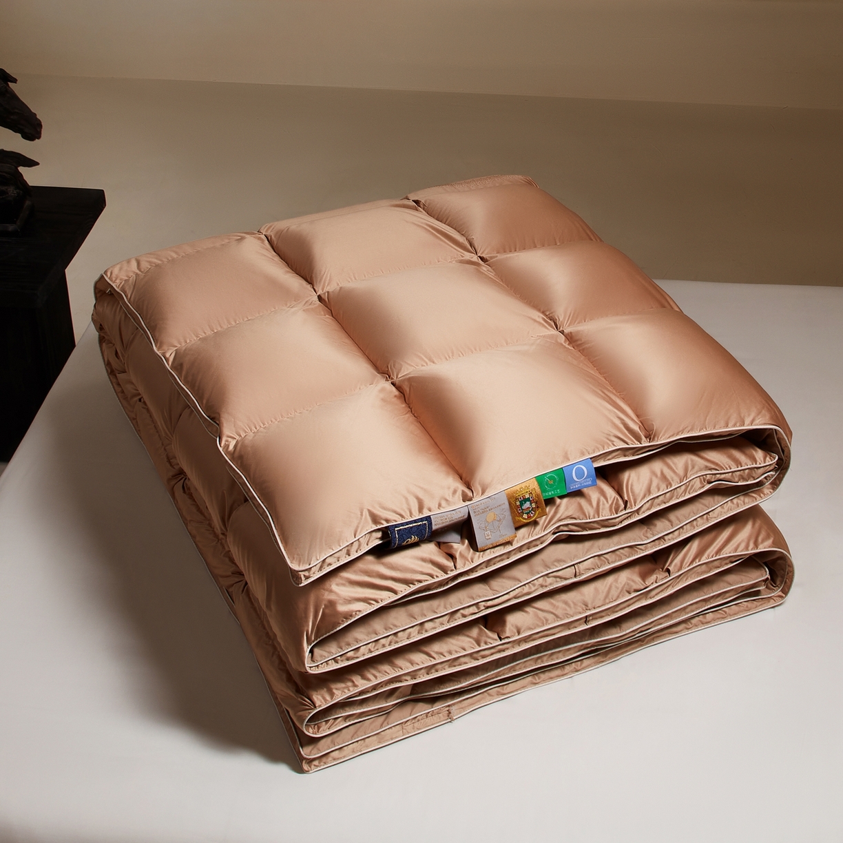 91家纺网 家纺一手货源 找家纺 （总）织梦人羽绒工厂店 2025新款高蓬松羽绒羽毛被大牌同款花型-真丝缎米字系列