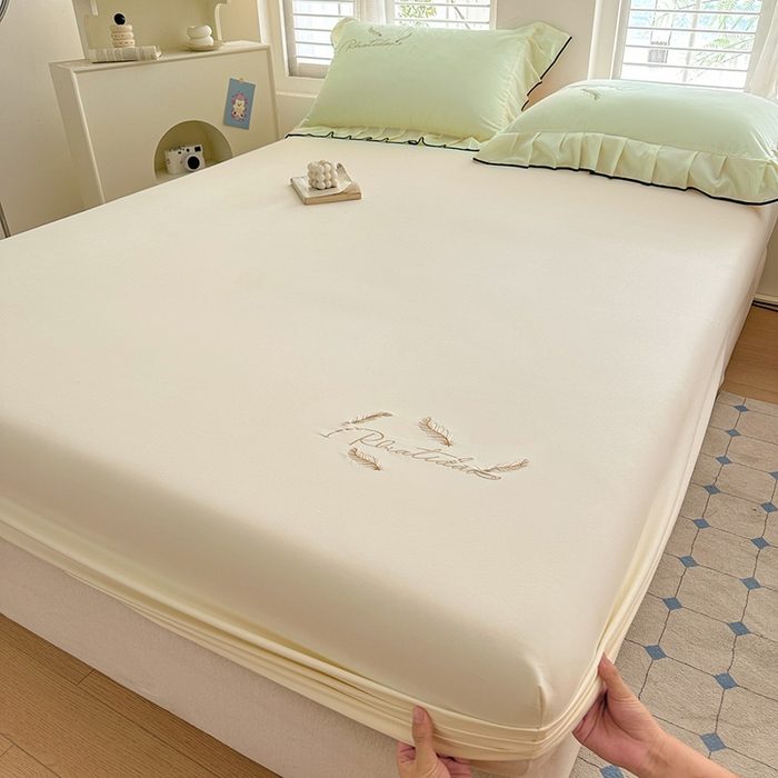 91家纺网 家纺一手货源 找家纺 柔享家（原芷澜家纺） 2025新款法式纯色水洗棉刺绣绣花磨毛床笠汇总（有同款四件套） 米黄+嫩绿