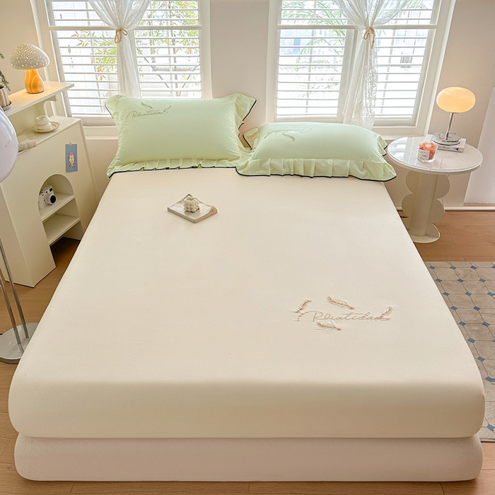 91家纺网 家纺一手货源 找家纺 柔享家（原芷澜家纺） 2025新款法式纯色水洗棉刺绣绣花磨毛床笠汇总（有同款四件套） 米黄+嫩绿