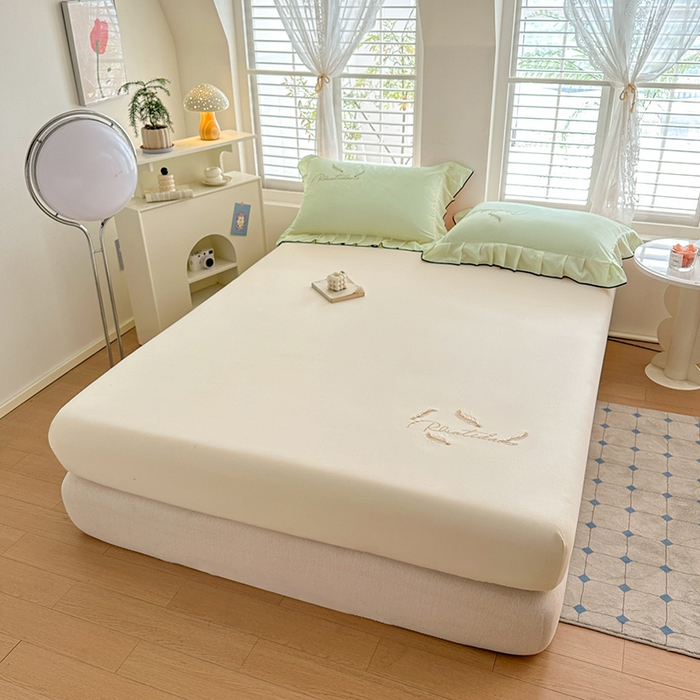 91家纺网 家纺一手货源 找家纺 柔享家（原芷澜家纺） 2025新款法式纯色水洗棉刺绣绣花磨毛床笠汇总（有同款四件套） 米黄+嫩绿