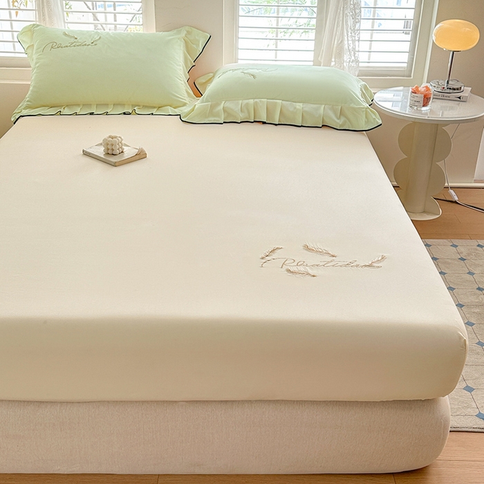 91家纺网 家纺一手货源 找家纺 柔享家（原芷澜家纺） 2025新款法式纯色水洗棉刺绣绣花磨毛床笠汇总（有同款四件套） 米黄+嫩绿