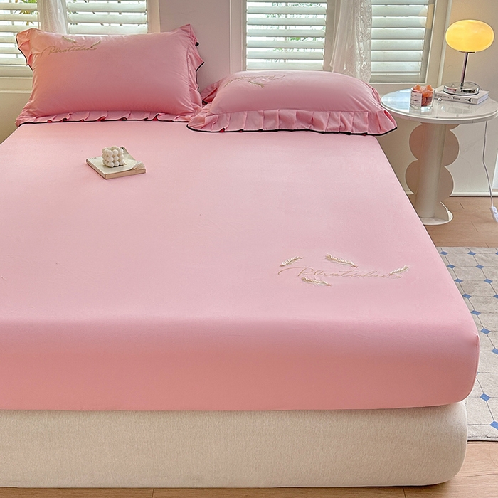 91家纺网 家纺一手货源 找家纺 柔享家（原芷澜家纺） 2025新款法式纯色水洗棉刺绣绣花磨毛床笠汇总（有同款四件套） 粉玉