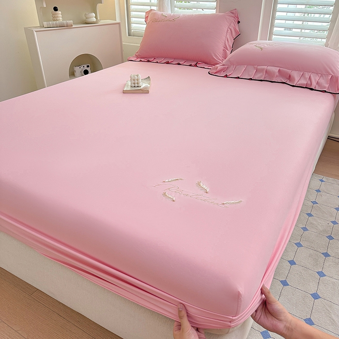 91家纺网 家纺一手货源 找家纺 柔享家（原芷澜家纺） 2025新款法式纯色水洗棉刺绣绣花磨毛床笠汇总（有同款四件套） 粉玉