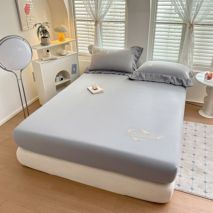 91家纺网 家纺一手货源 找家纺 柔享家（原芷澜家纺） 2025新款法式纯色水洗棉刺绣绣花磨毛床笠汇总（有同款四件套） 浅灰