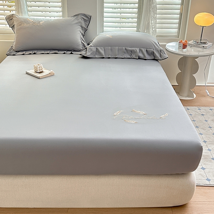 91家纺网 家纺一手货源 找家纺 柔享家（原芷澜家纺） 2025新款法式纯色水洗棉刺绣绣花磨毛床笠汇总（有同款四件套） 浅灰