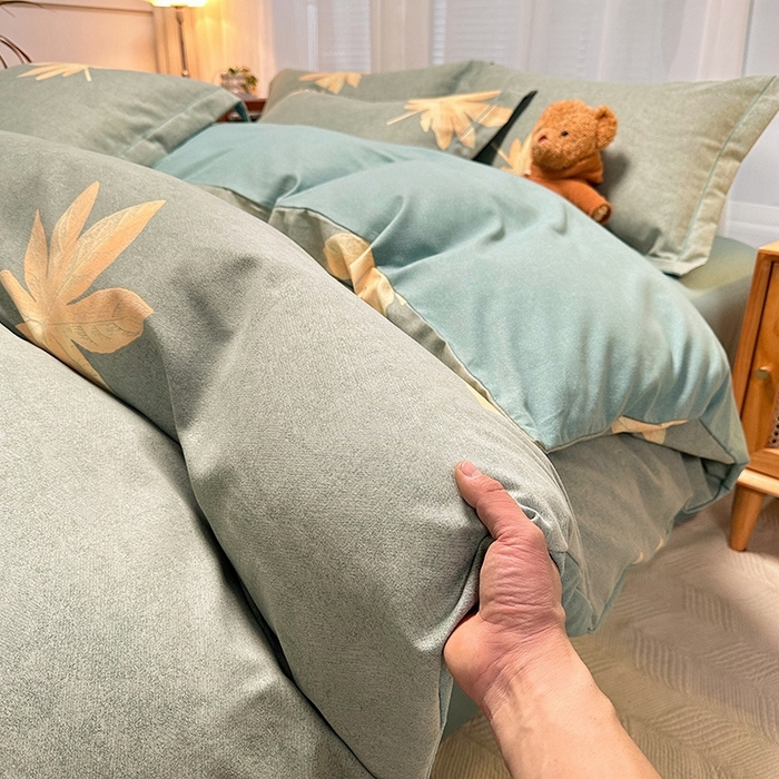 91家纺网 家纺一手货源 找家纺 卡普家居 2025新款全棉纯棉磨毛加厚单品系列-被套单件单被套 枫叶絮