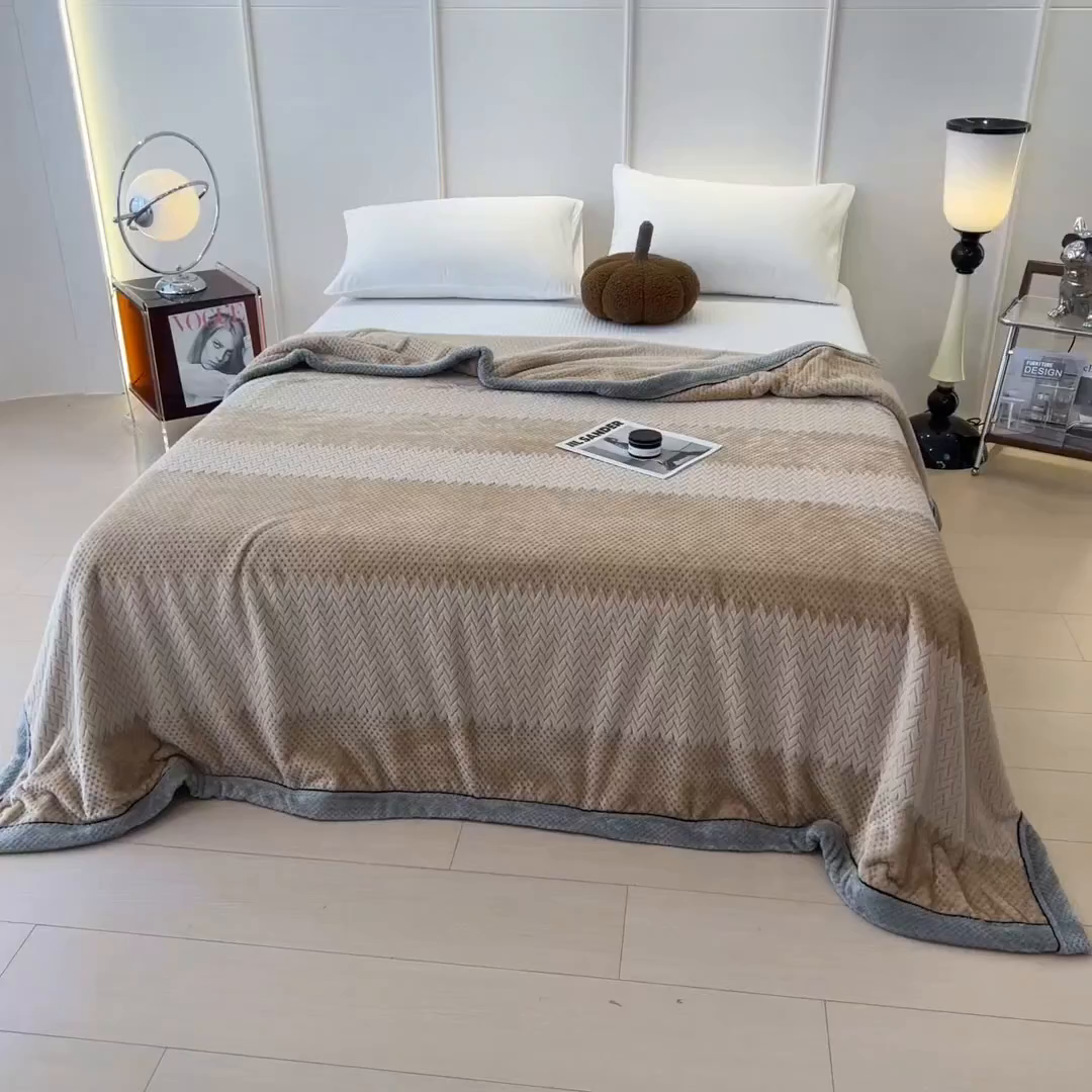 91家纺网 家纺一手货源 找家纺 世纪绒品 2025新款A类撸猫色织牛奶绒多功能毛毯 艾森-咖