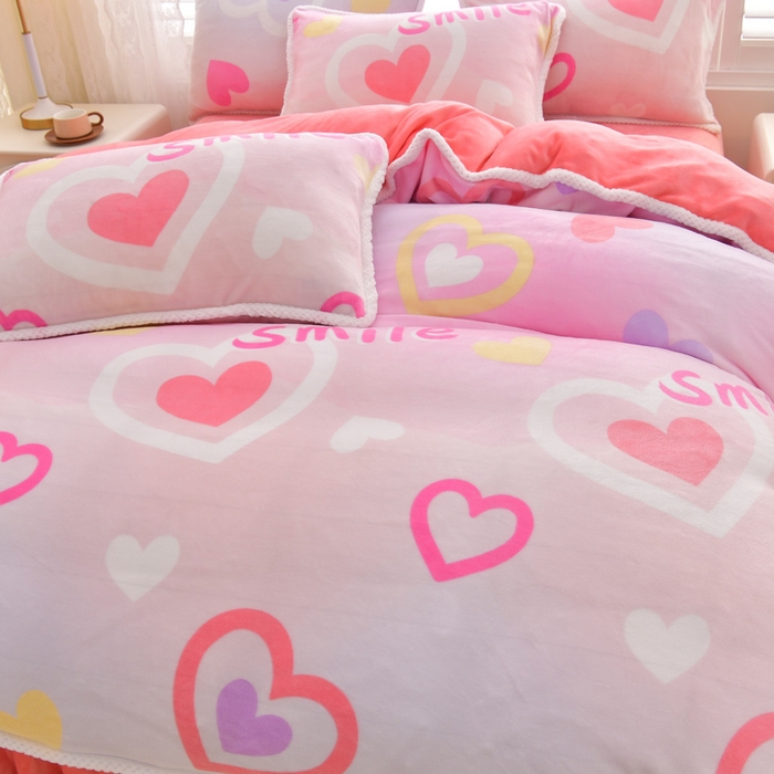 91家纺网 家纺一手货源 找家纺 绒耀 2025新款菠萝格牛奶绒四件套 心有灵犀