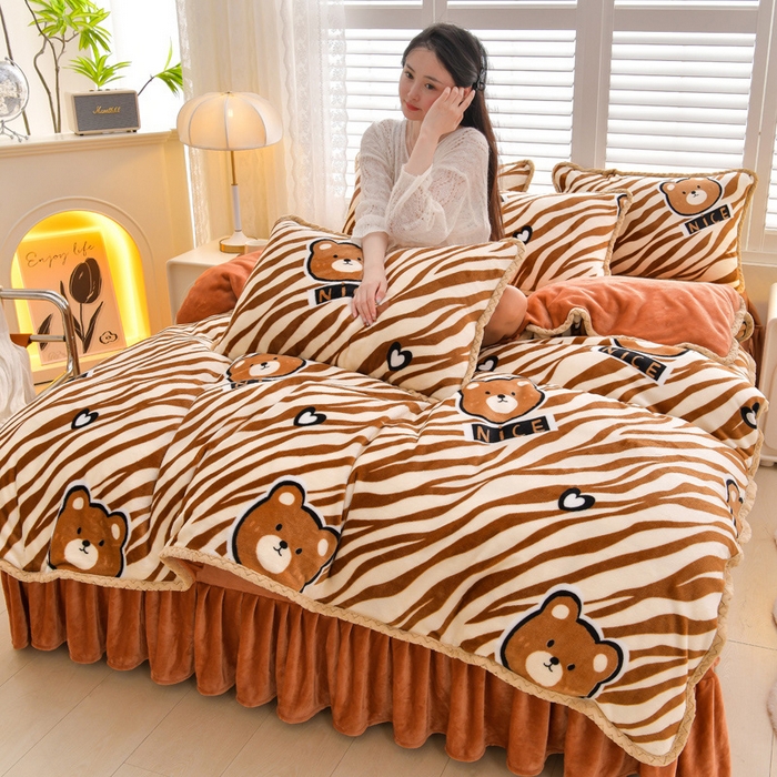 91家纺网 家纺一手货源 找家纺 绒耀 2025新款菠萝格牛奶绒四件套 熊先生