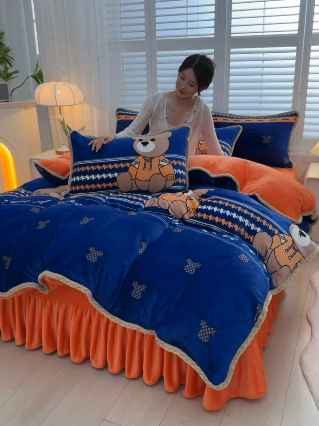 91家纺网 家纺一手货源 找家纺 绒耀 2025新款菠萝格牛奶绒四件套 元气小熊