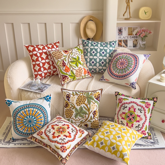 91家纺网 家纺一手货源 找家纺 （总）诺可 2025新款醒春集全棉毛巾绣抱枕枕头枕芯-彩色暖日几何系列