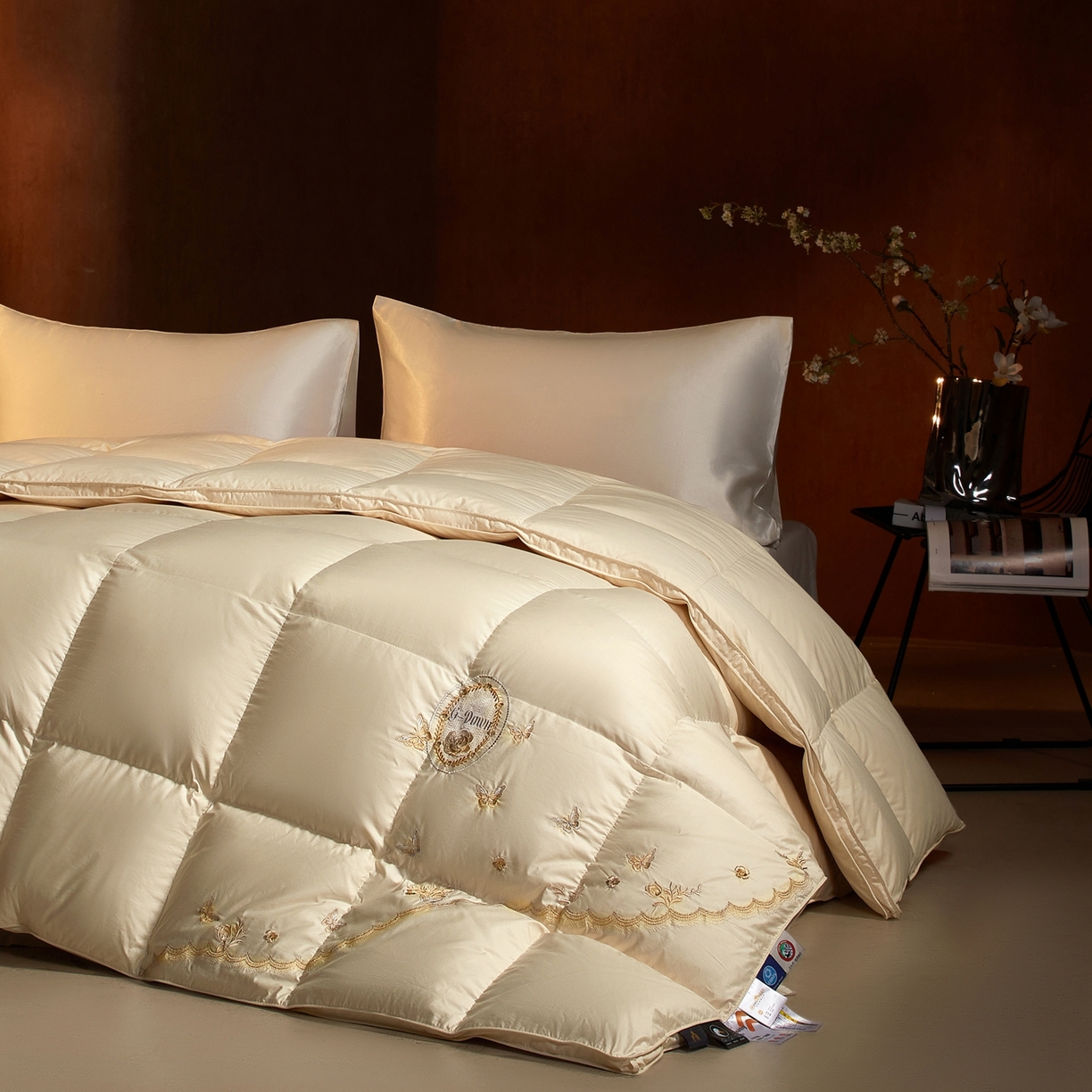 91家纺网 家纺一手货源 找家纺 织梦人羽绒工厂店2025新款高蓬松羽绒被85鸭绒大牌同款花型-绣花蝶韵蝶舞 蝶羽-米黄