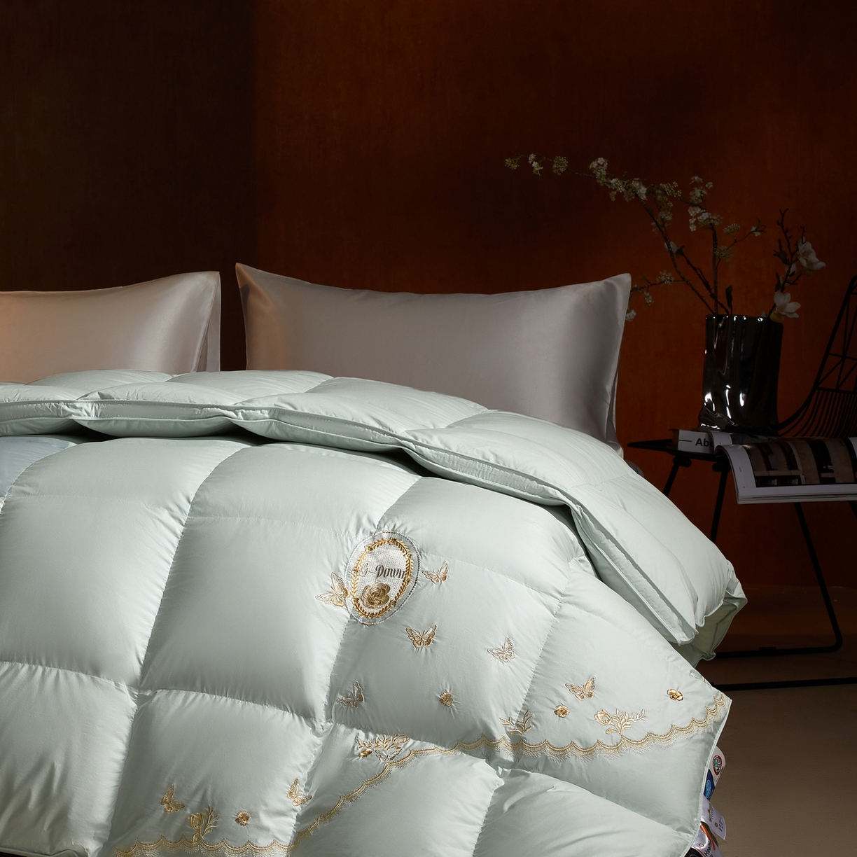 91家纺网 家纺一手货源 找家纺 织梦人羽绒工厂店2025新款高蓬松羽绒被85鸭绒大牌同款花型-绣花蝶韵蝶舞 蝶羽-水绿