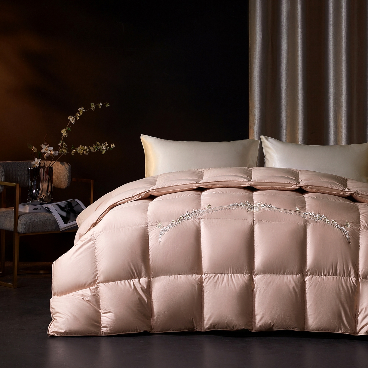 91家纺网 家纺一手货源 找家纺 织梦人羽绒工厂店2025新款高蓬松羽绒被85鸭绒大牌同款花型-绣花蝶韵蝶舞 蝶韵-豆沙