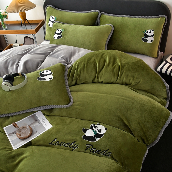 91家纺网 家纺一手货源 找家纺 （总）妮恒美 2025新款加厚牛奶绒刺绣四件套-熊猫系列