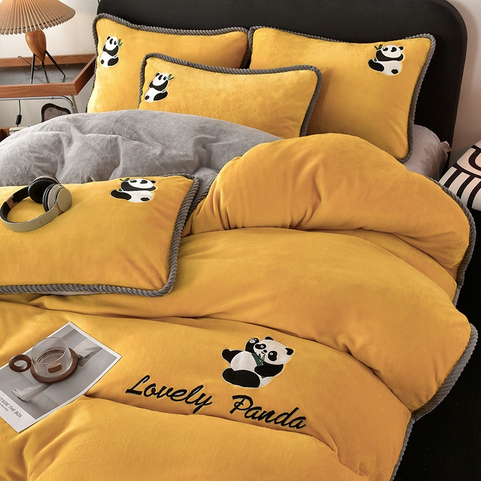 91家纺网 家纺一手货源 找家纺 （总）妮恒美 2025新款加厚牛奶绒刺绣四件套-熊猫系列