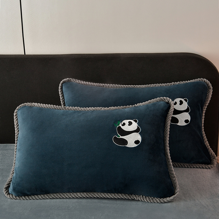 91家纺网 家纺一手货源 找家纺 妮恒美 2025新款加厚牛奶绒刺绣四件套-熊猫系列 熊猫-藏蓝