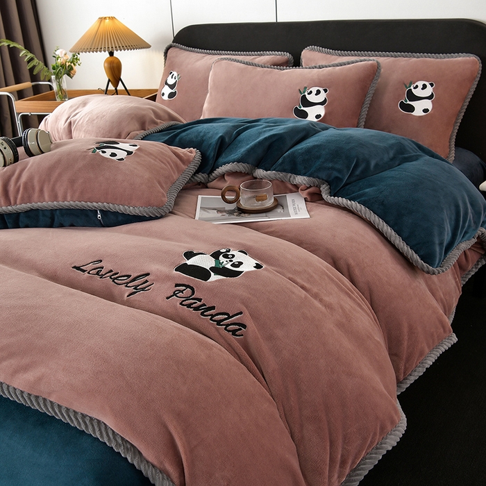 91家纺网 家纺一手货源 找家纺 妮恒美 2025新款加厚牛奶绒刺绣四件套-熊猫系列 熊猫-红棕