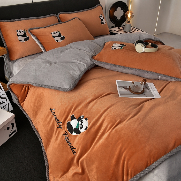 91家纺网 家纺一手货源 找家纺 妮恒美 2025新款加厚牛奶绒刺绣四件套-熊猫系列 熊猫-焦糖
