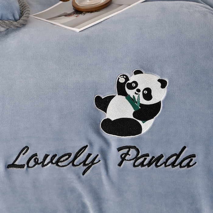 91家纺网 家纺一手货源 找家纺 妮恒美 2025新款加厚牛奶绒刺绣四件套-熊猫系列 熊猫-爵士灰