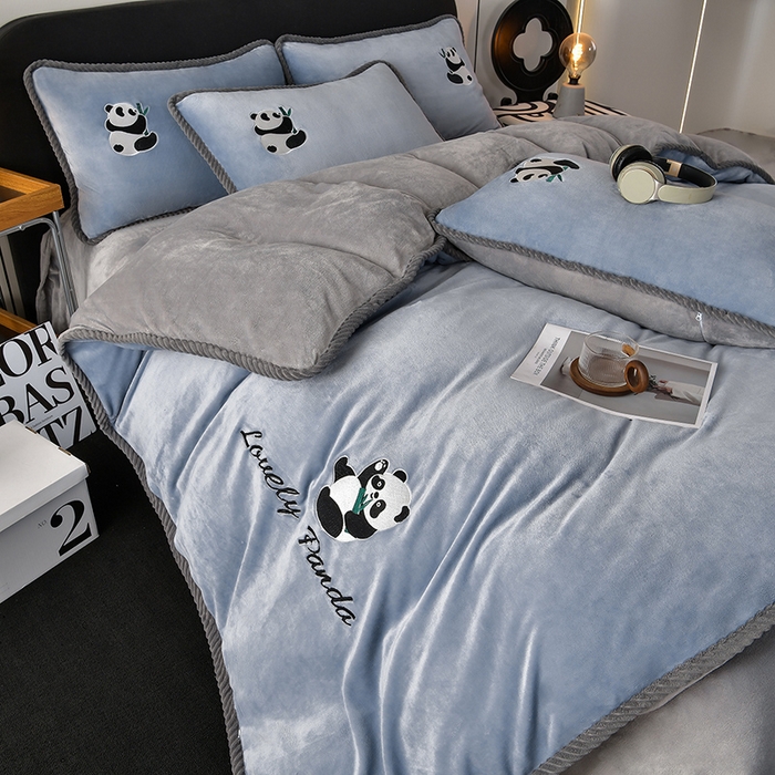 91家纺网 家纺一手货源 找家纺 妮恒美 2025新款加厚牛奶绒刺绣四件套-熊猫系列 熊猫-爵士灰