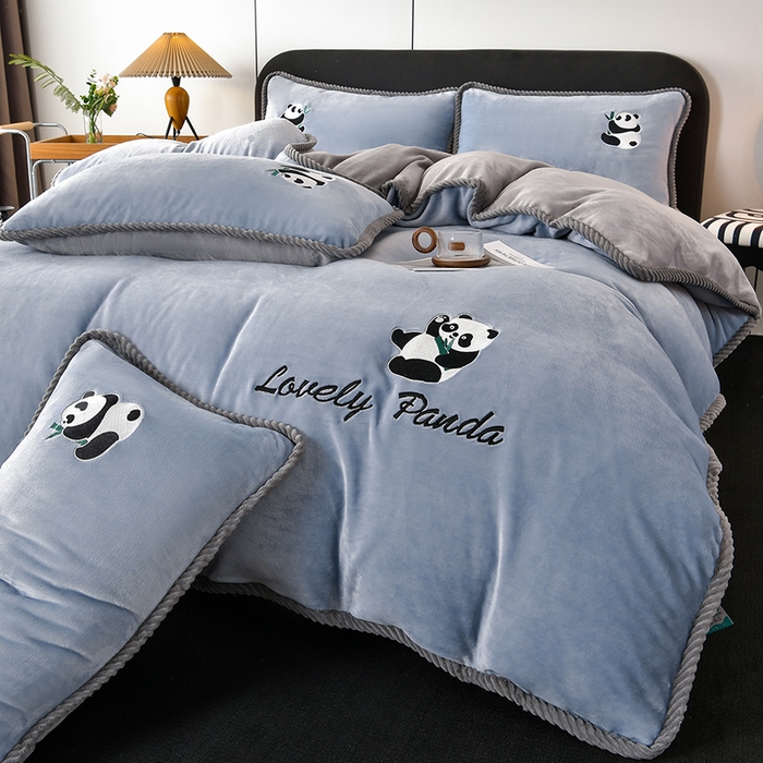 91家纺网 家纺一手货源 找家纺 妮恒美 2025新款加厚牛奶绒刺绣四件套-熊猫系列 熊猫-爵士灰