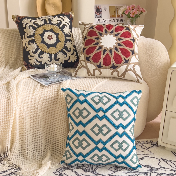 91家纺网 家纺一手货源 找家纺 （总）诺可 2025新款醒春集全棉毛巾绣抱枕枕头枕芯-彩色后花园简约系列