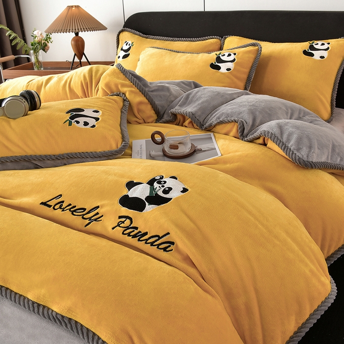 91家纺网 家纺一手货源 找家纺 妮恒美 2025新款加厚牛奶绒刺绣四件套-熊猫系列 熊猫-奶黄