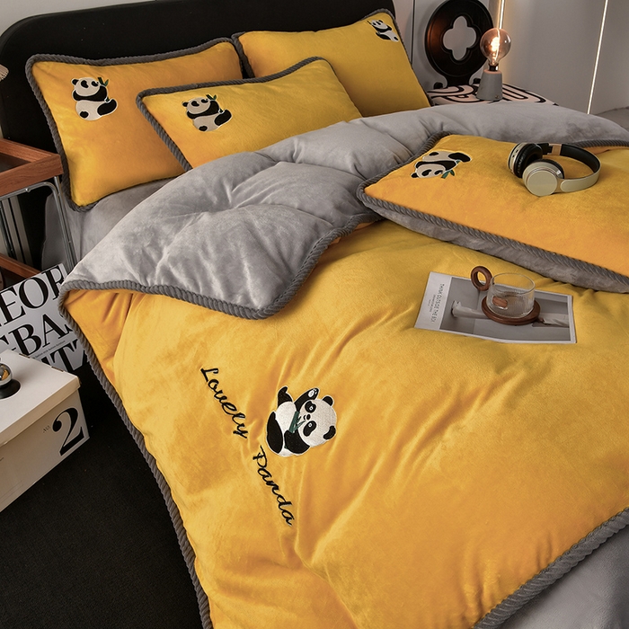 91家纺网 家纺一手货源 找家纺 妮恒美 2025新款加厚牛奶绒刺绣四件套-熊猫系列 熊猫-奶黄