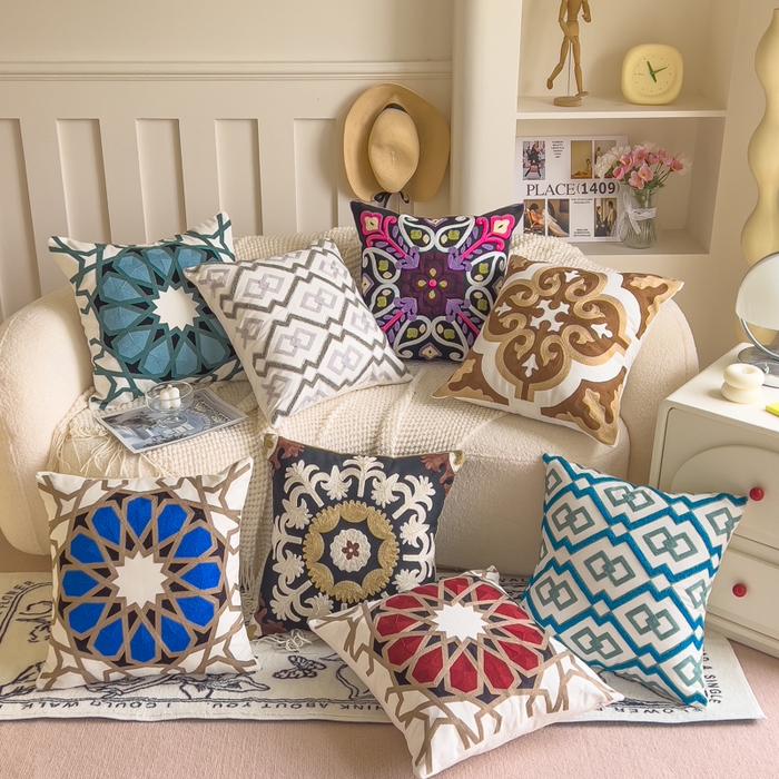 91家纺网 家纺一手货源 找家纺 诺可 2025新款醒春集全棉毛巾绣抱枕枕头枕芯-彩色后花园简约系列 组合图仅供参考