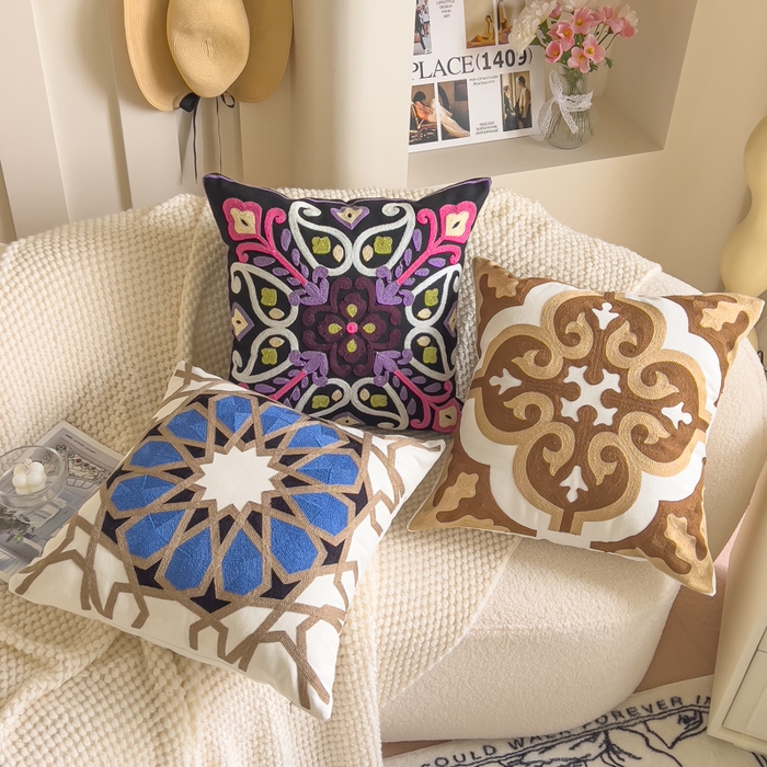 91家纺网 家纺一手货源 找家纺 诺可 2025新款醒春集全棉毛巾绣抱枕枕头枕芯-彩色后花园简约系列 组合图仅供参考