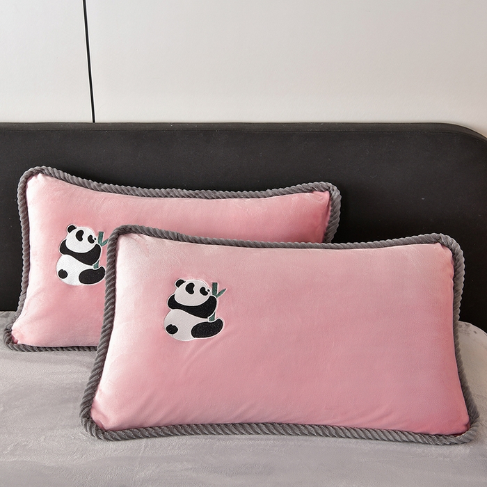 91家纺网 家纺一手货源 找家纺 妮恒美 2025新款加厚牛奶绒刺绣四件套-熊猫系列 熊猫-浅豆沙