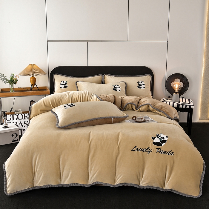 91家纺网 家纺一手货源 找家纺 妮恒美 2025新款加厚牛奶绒刺绣四件套-熊猫系列 熊猫-浅咖