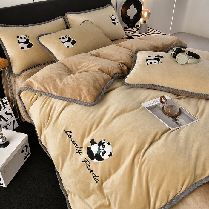 91家纺网 家纺一手货源 找家纺 妮恒美 2025新款加厚牛奶绒刺绣四件套-熊猫系列 熊猫-浅咖
