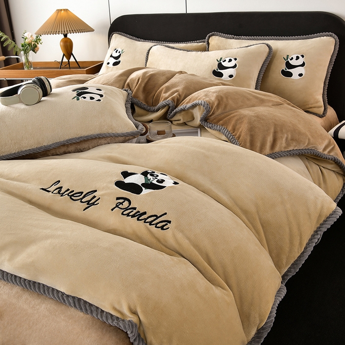 91家纺网 家纺一手货源 找家纺 妮恒美 2025新款加厚牛奶绒刺绣四件套-熊猫系列 熊猫-浅咖