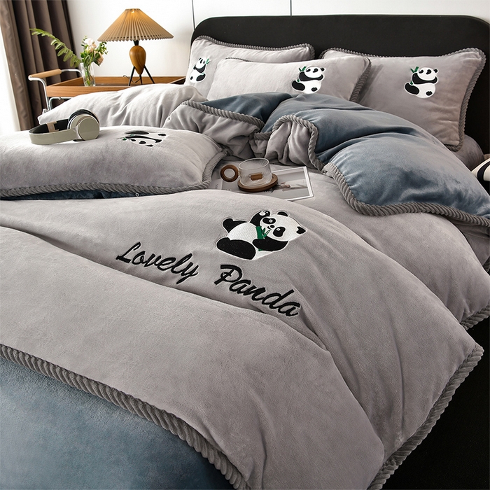 91家纺网 家纺一手货源 找家纺 妮恒美 2025新款加厚牛奶绒刺绣四件套-熊猫系列 熊猫-山灰