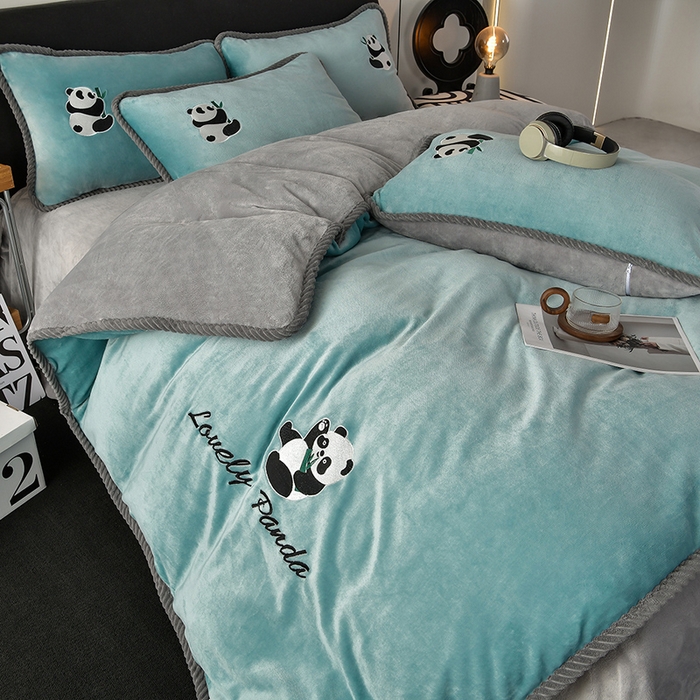 91家纺网 家纺一手货源 找家纺 妮恒美 2025新款加厚牛奶绒刺绣四件套-熊猫系列 熊猫-蔚蓝