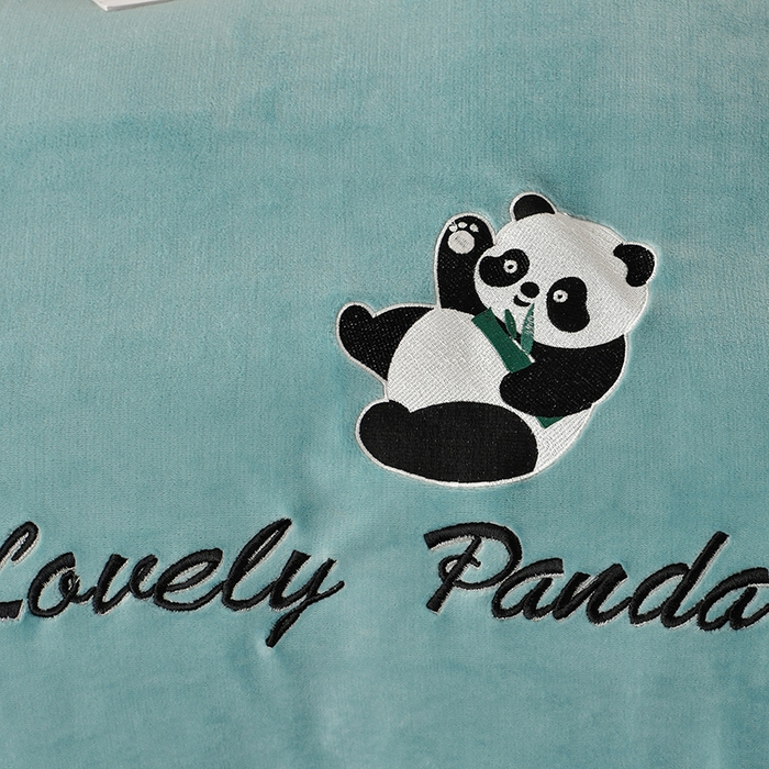 91家纺网 家纺一手货源 找家纺 妮恒美 2025新款加厚牛奶绒刺绣四件套-熊猫系列 熊猫-蔚蓝