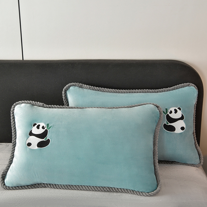 91家纺网 家纺一手货源 找家纺 妮恒美 2025新款加厚牛奶绒刺绣四件套-熊猫系列 熊猫-蔚蓝