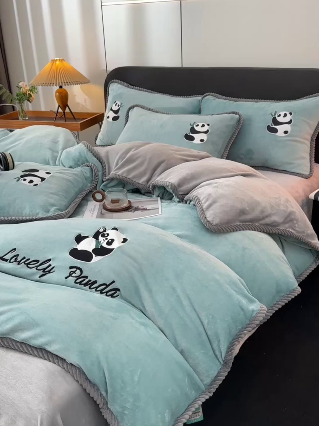 91家纺网 家纺一手货源 找家纺 妮恒美 2025新款加厚牛奶绒刺绣四件套-熊猫系列 熊猫-蔚蓝